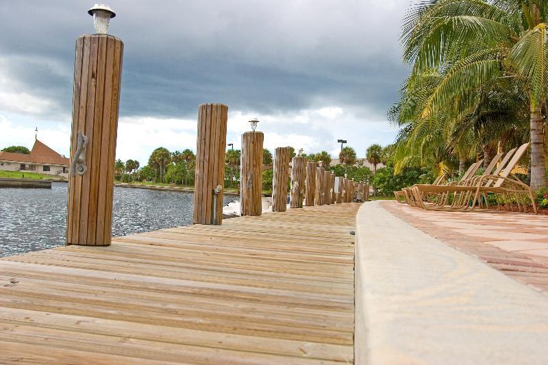 Holiday Inn Club Vacations Sunset Cove Resort Marco Island Exterior photo